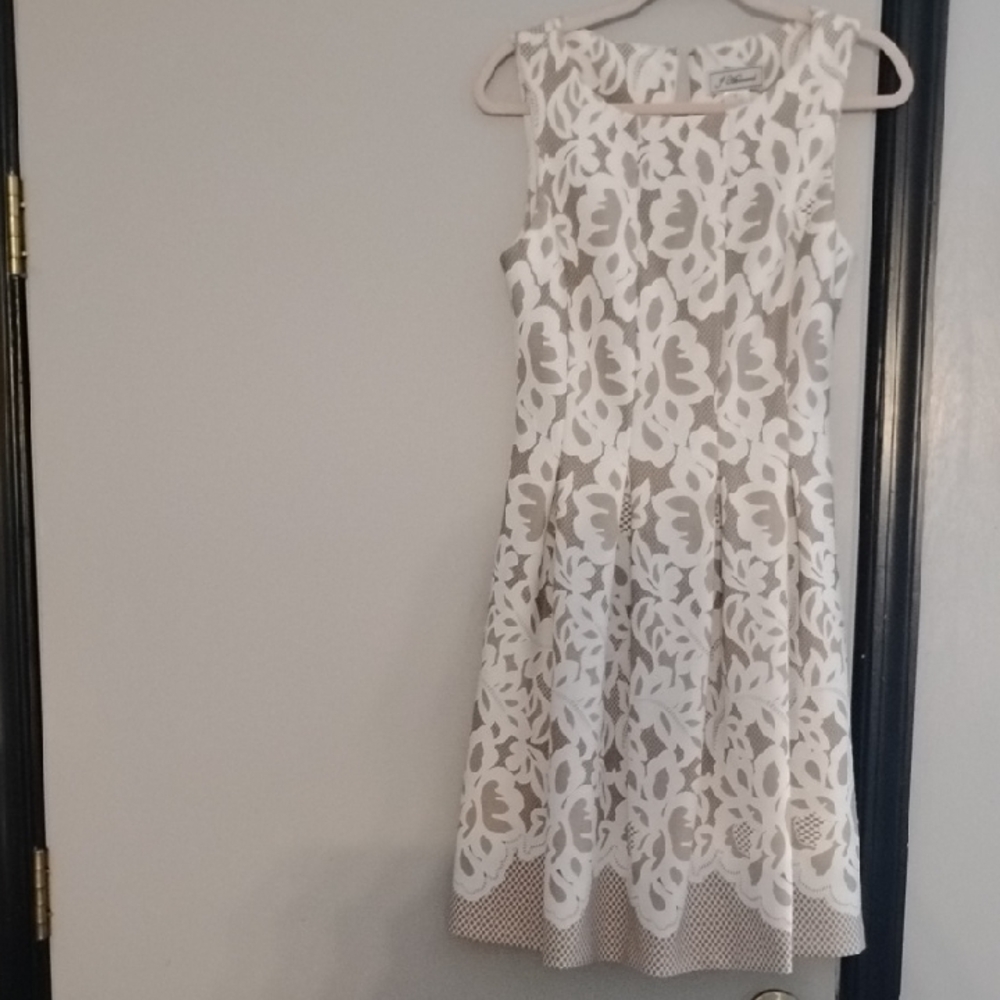 Chic Sleeveless White and Cream Midi Dress